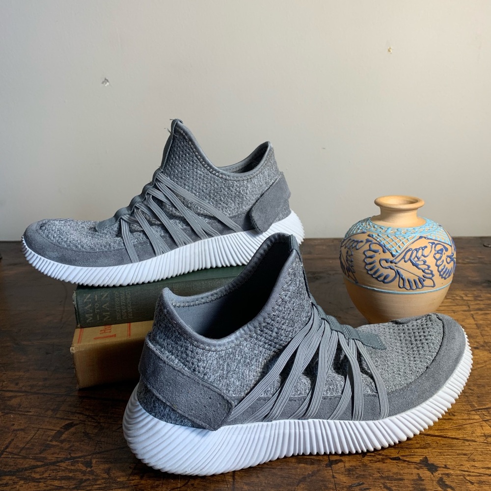 Wild Diva Women’s Shoes 🔥 Size 7.5 (Grey)